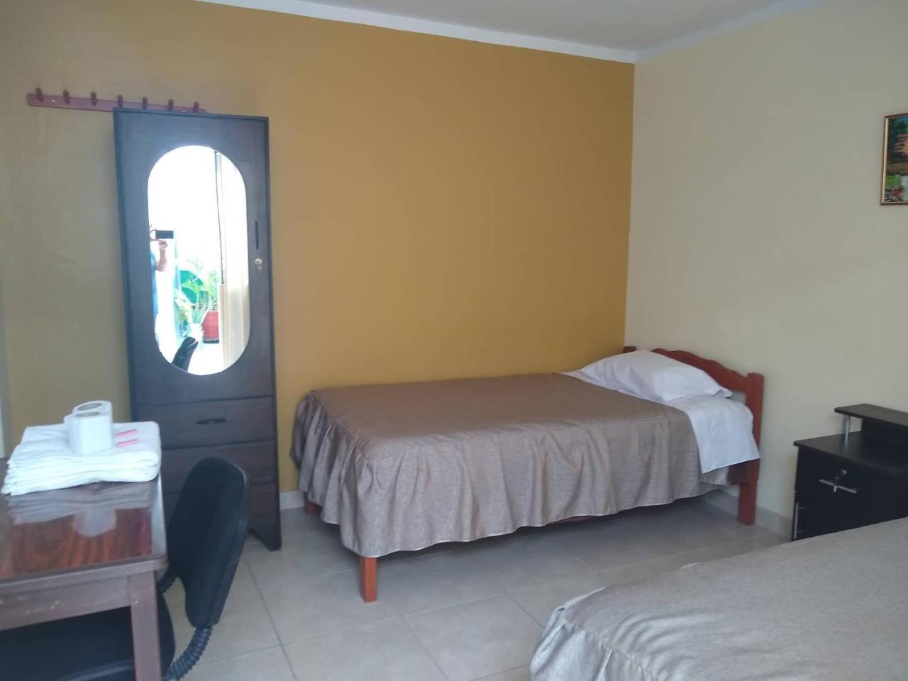 Hospedaje Golden Inn 卡马纳 外观 照片